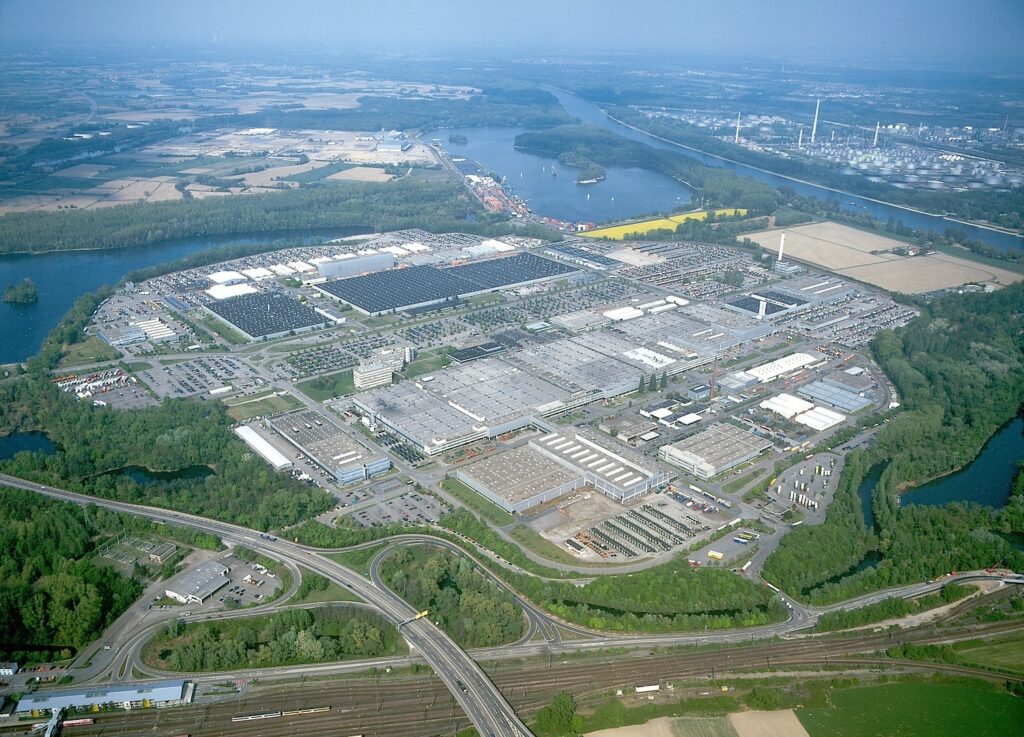 Najveća fabrika kamiona na svetu - Daimler Woerth
